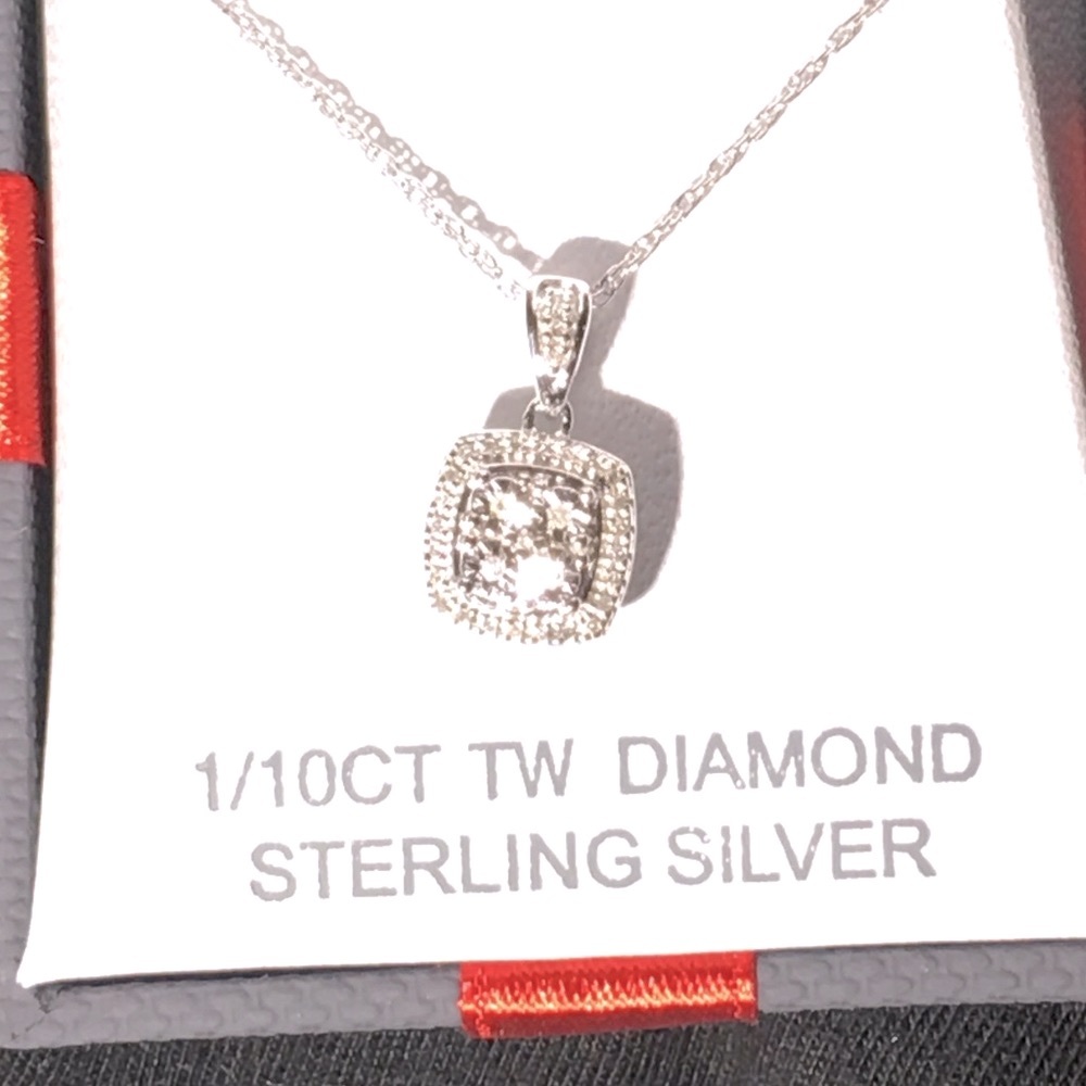 NWT 1/10 CT TW Diamond Pendent on 18” SS Chain